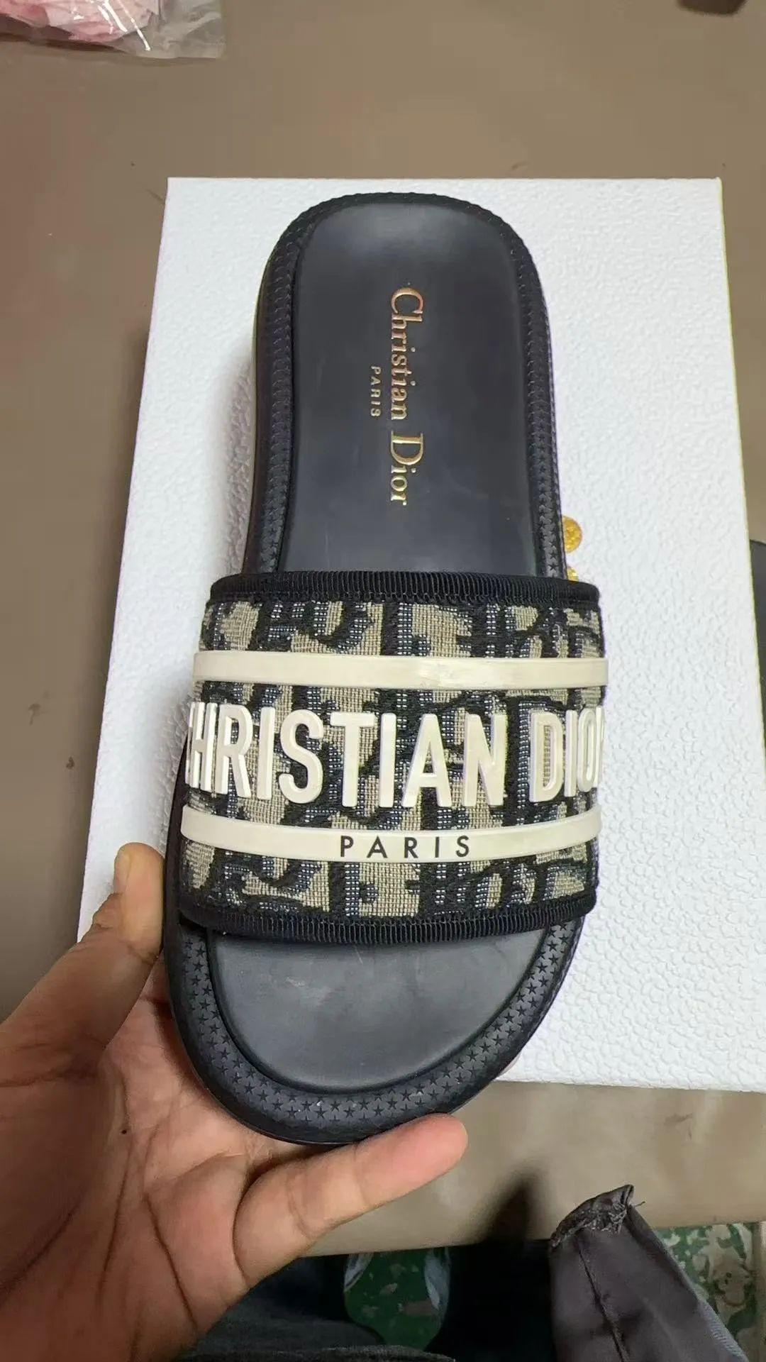 👟👟Ex-factory price 360👟👟 Dior Dior spring and summer catwalk newly upgraded sandal series classic thick-soled sandals original 1:1 development soft and delicate foot feel extremely comfortable versatile style original foam outsole 💝💝💝easy to control, 3 colors available, medium size 35-40 (41-42 customized)